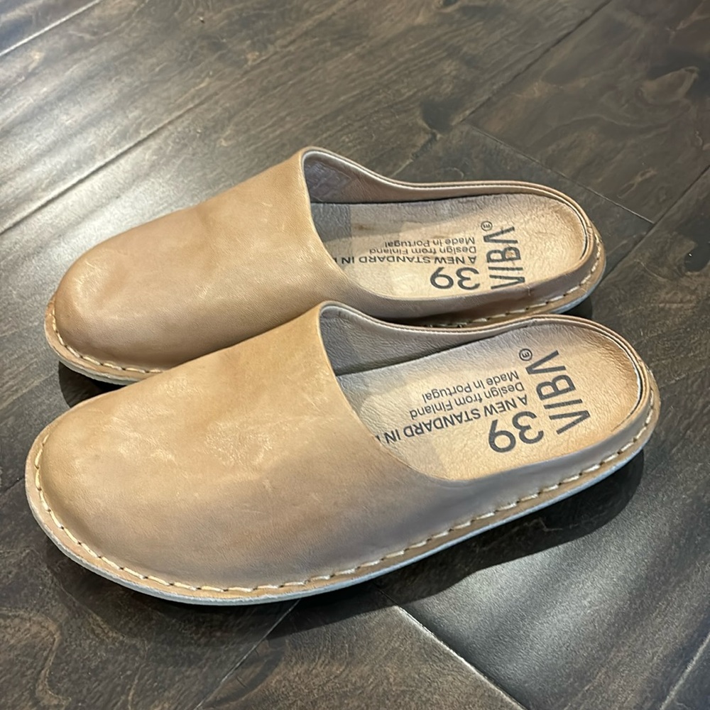 VIBAe size 39 ergonomic, slip on shoes tan